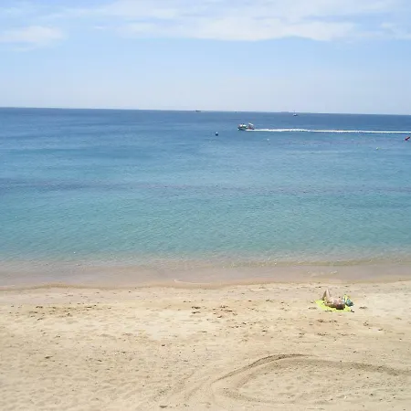 A 17 M. De La Playa Apartmán *