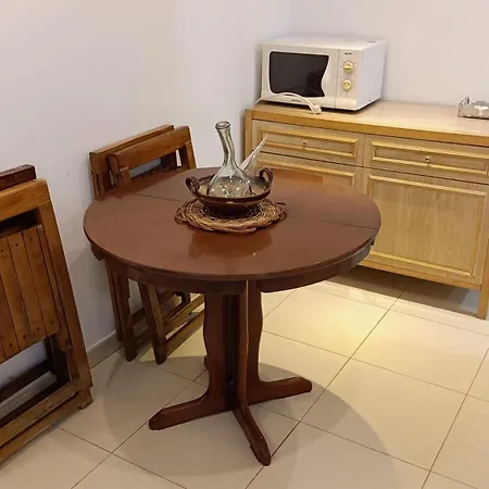 A 17 M. De La Playa Apartament